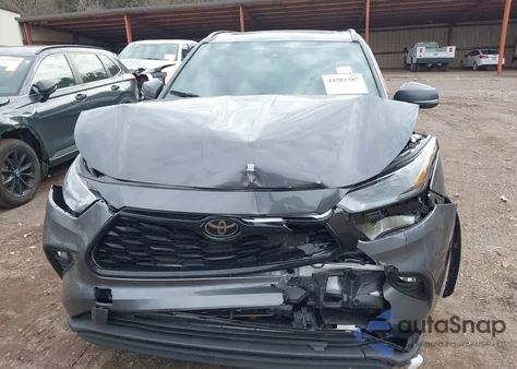 2022 Toyota Highlander Xle z USA, uszkodzony, nr VIN 5TDGZRAH8NS103040